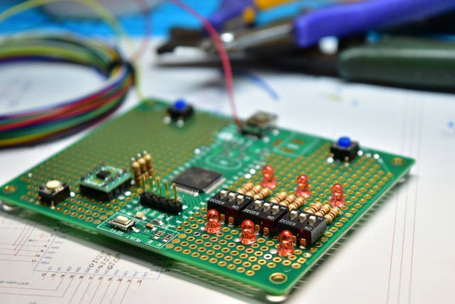中分類28 電子部品・デバイス・電子回路製造業イメージ